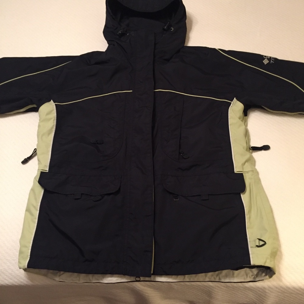 Columbia Titanium Hooded Jacket. size L